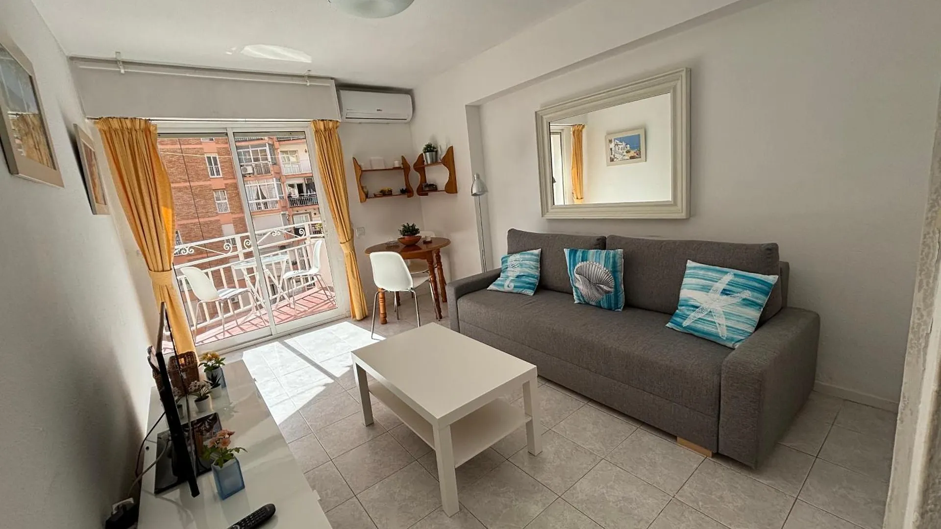 Acuario Apartments Benalmadena 1 Bedroom, 2 Bathrooms